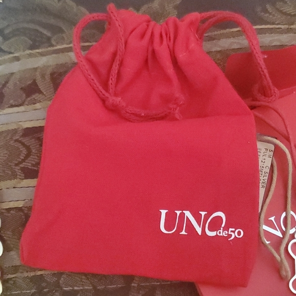 - Unode50 red adjustable charm bracelet plus extra uno charms - Picture 4 of 5